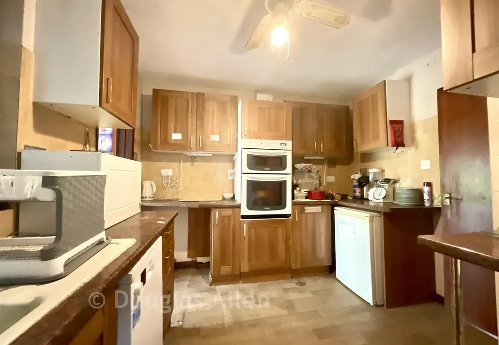 Kitchen - Branksome Avenue, Wickford, Essex - Wards of Kent