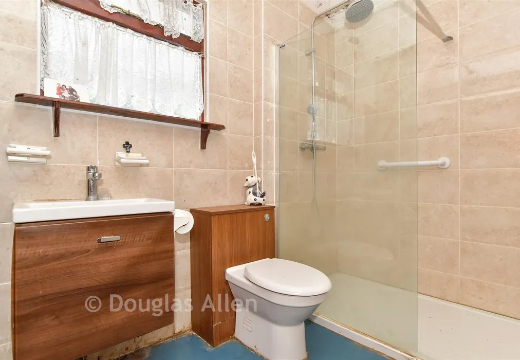 Shower Room - Branksome Avenue, Wickford, Essex - Wards of Kent
