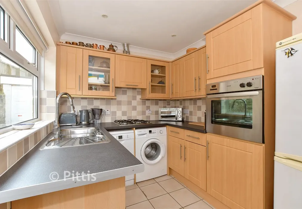 Kitchen - Stenbury View, Wroxall, Isle of Wight - Wards of Kent