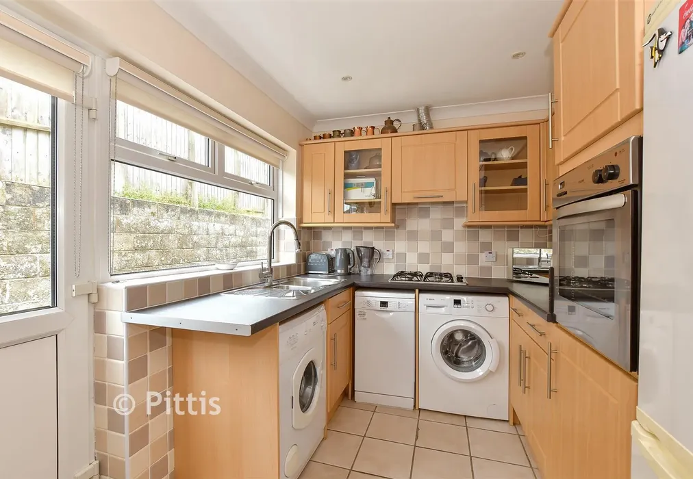 Kitchen - Stenbury View, Wroxall, Isle of Wight - Wards of Kent