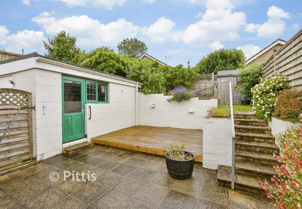 Rear Garden - Stenbury View, Wroxall, Isle of Wight - Wards of Kent