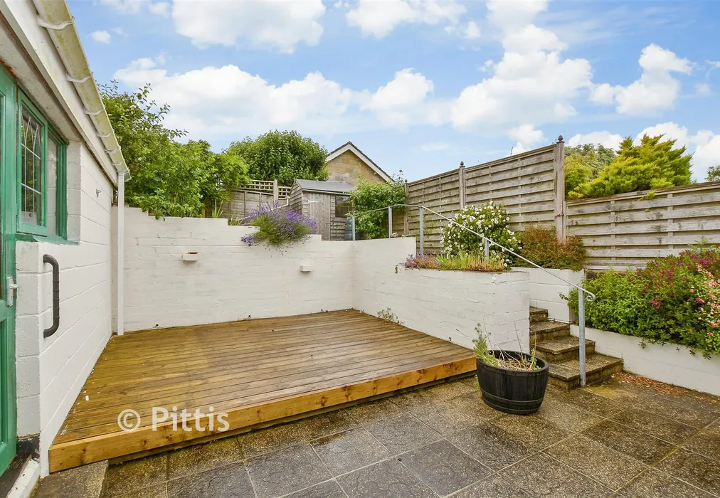 Rear Garden - Stenbury View, Wroxall, Isle of Wight - Wards of Kent
