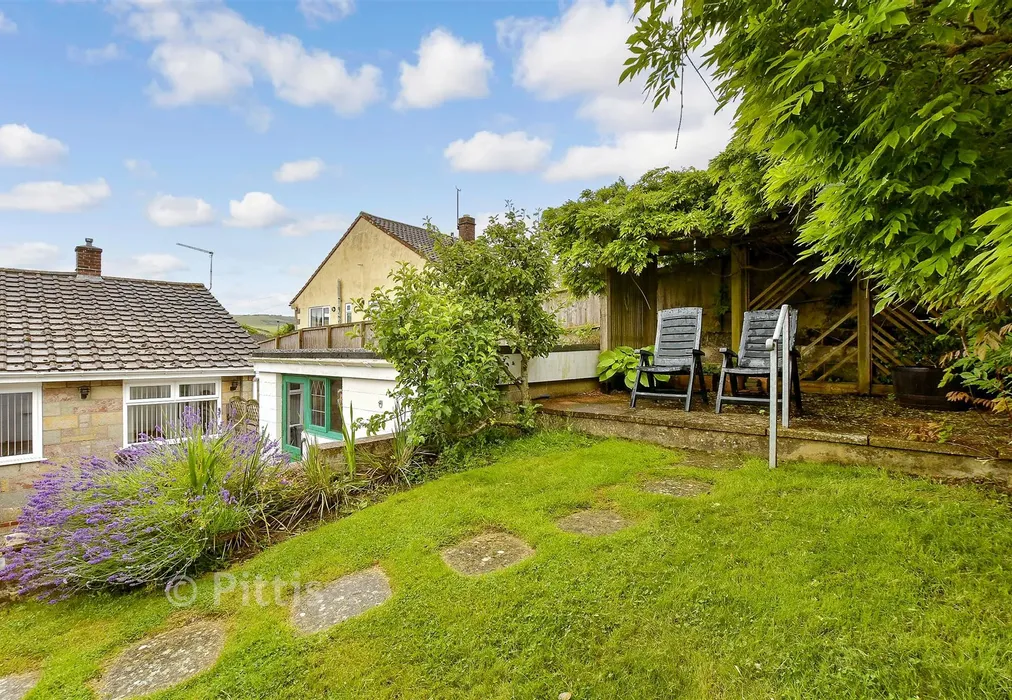 Rear Garden - Stenbury View, Wroxall, Isle of Wight - Wards of Kent