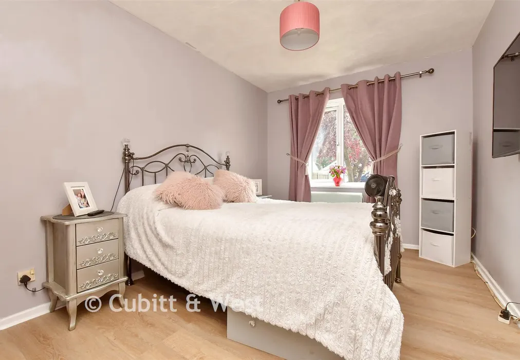 Bedroom - Denmark Road, Carshalton, Surrey - Wards of Kent