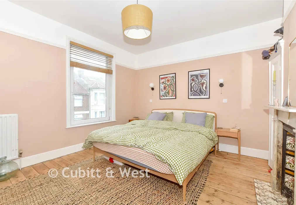 Bedroom 1 - Fawcett Road, Southsea, Hampshire - Wards of Kent