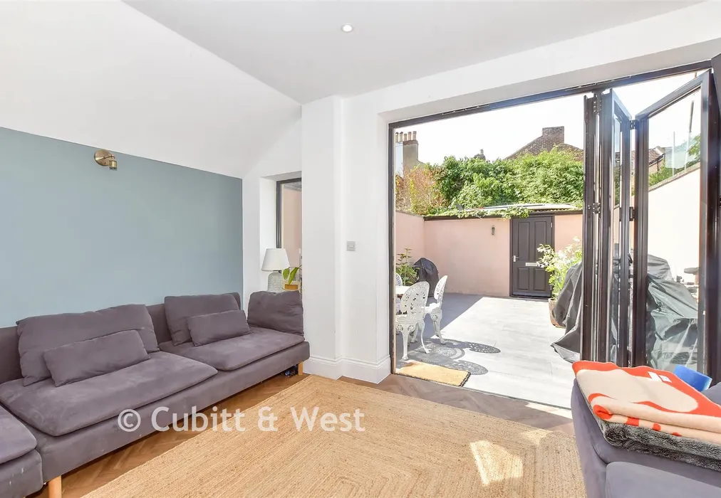 Internal Lifestyle Photograph - Fawcett Road, Southsea, Hampshire - Wards of Kent