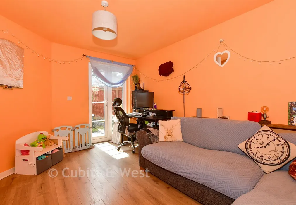 Lounge - Deer Way, Horsham, West Sussex - Wards of Kent