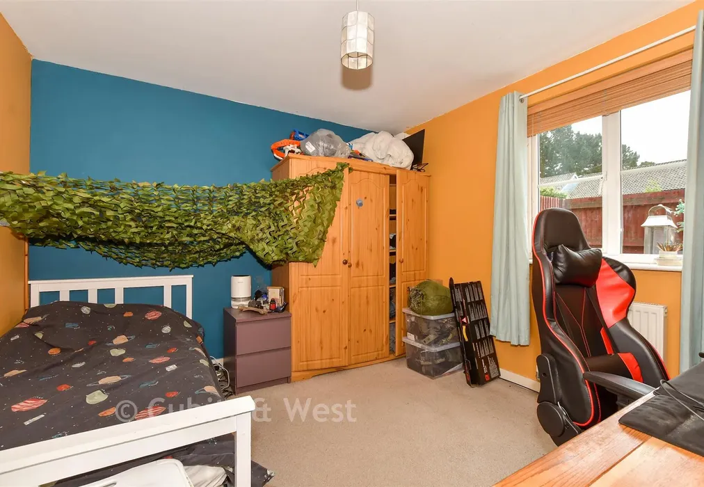Bedroom 2 - Deer Way, Horsham, West Sussex - Wards of Kent