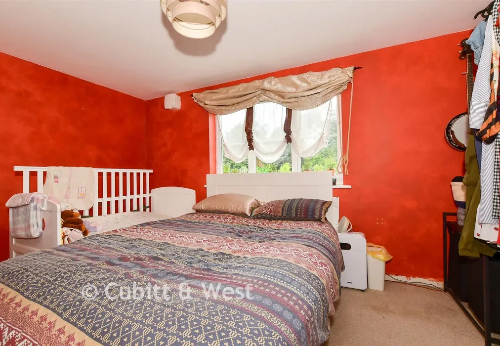 Bedroom 1 - Deer Way, Horsham, West Sussex - Wards of Kent