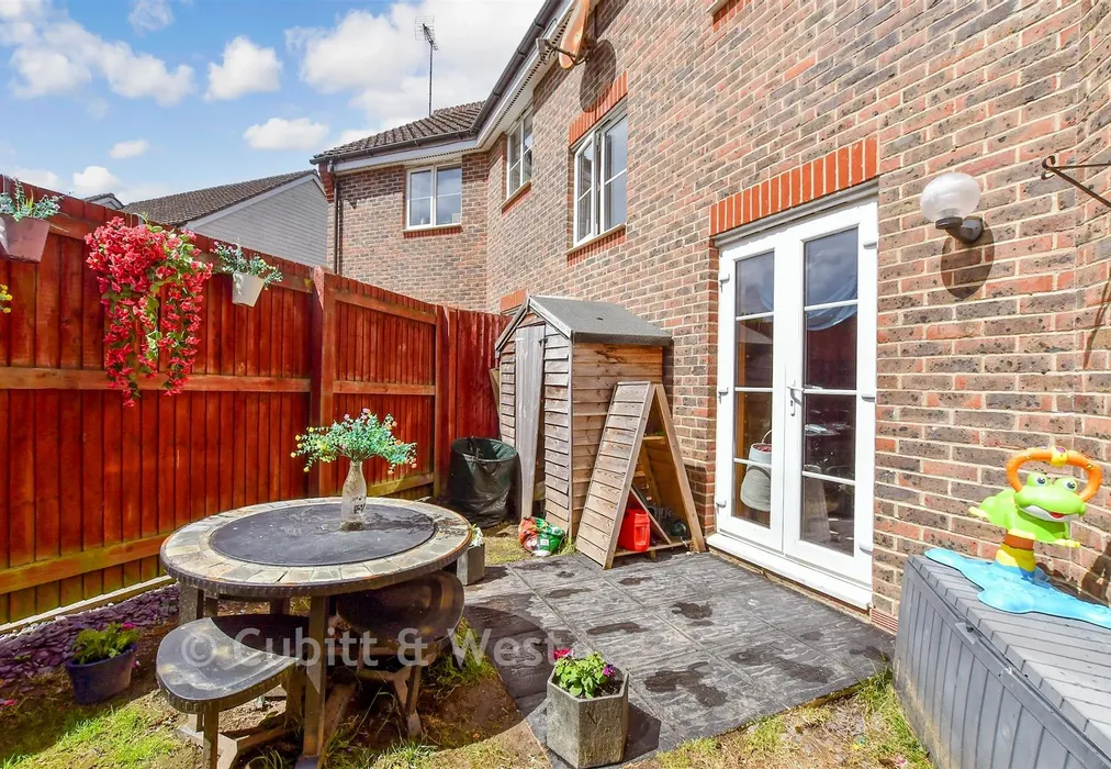 Rear Garden - Deer Way, Horsham, West Sussex - Wards of Kent