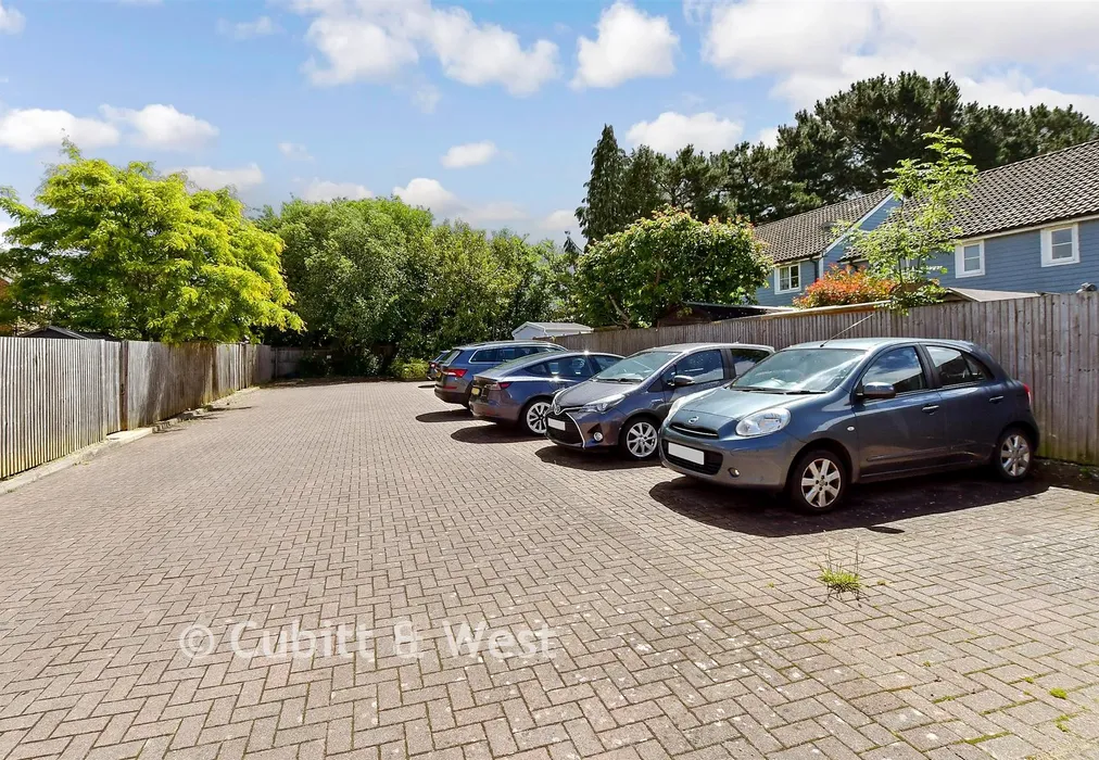 Driveway/Parking - Deer Way, Horsham, West Sussex - Wards of Kent