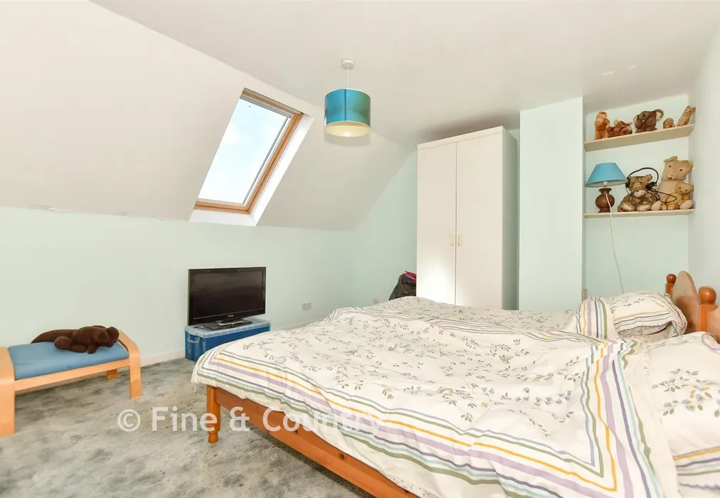 Bedroom 5 - Old Dover Road, Capel-Le-Ferne, Kent - Wards of Kent