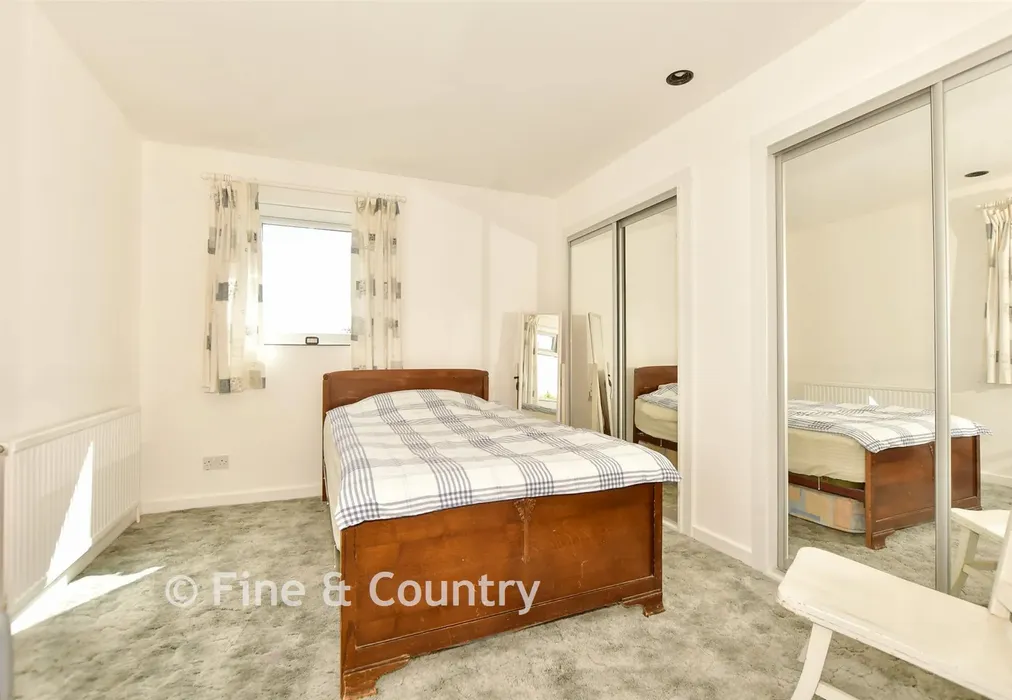 Bedroom 3 - Old Dover Road, Capel-Le-Ferne, Kent - Wards of Kent