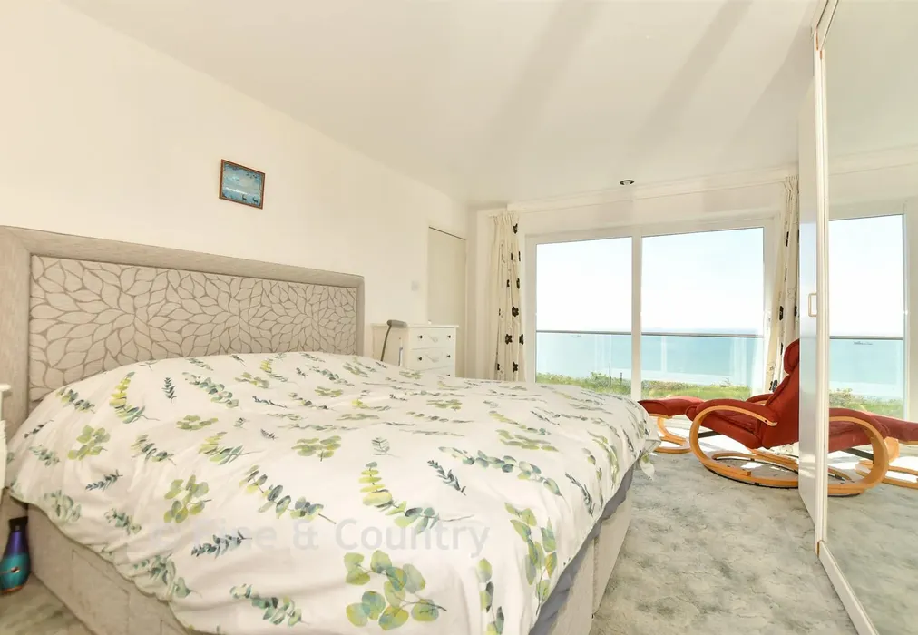 Main Bedroom - Old Dover Road, Capel-Le-Ferne, Kent - Wards of Kent