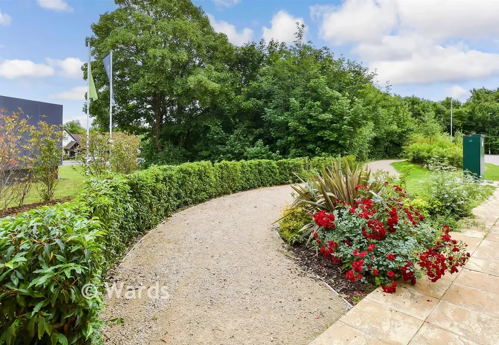 Communal Gardens - Beatrix Drive, Aylesford, Kent - Wards of Kent
