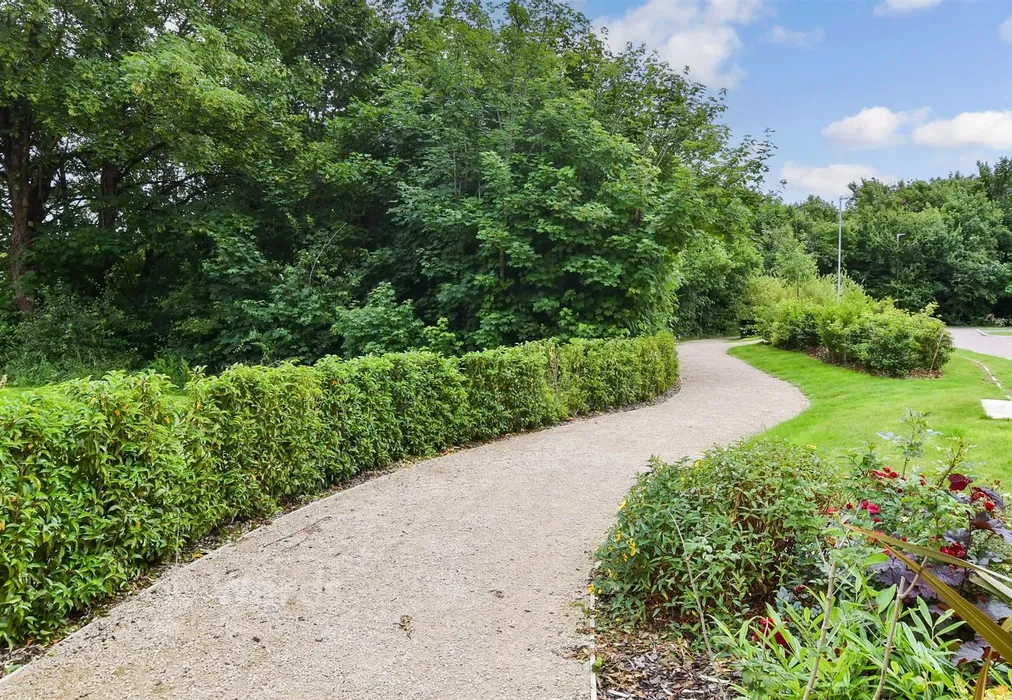 Communal Gardens - Beatrix Drive, Aylesford, Kent - Wards of Kent