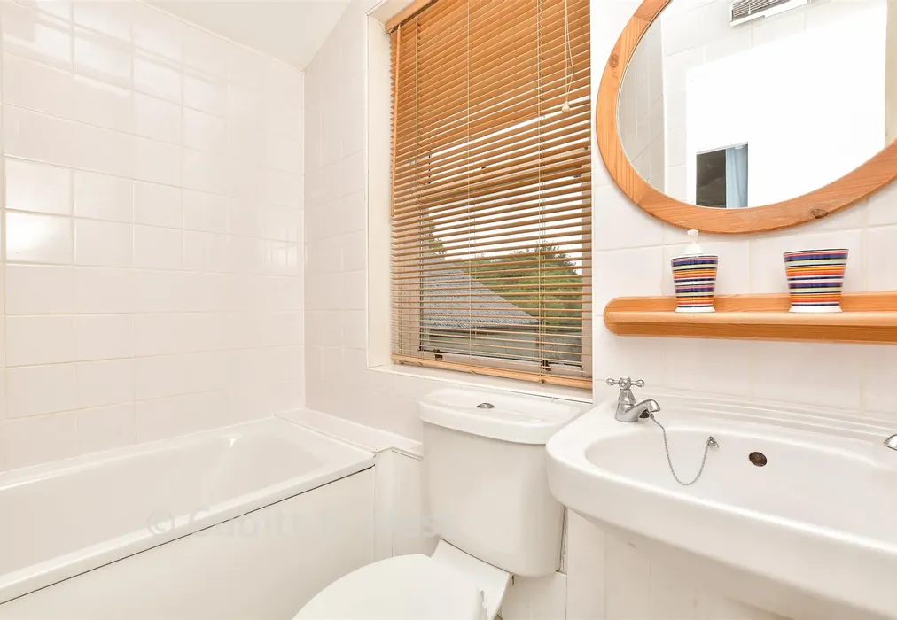 Bathroom - Carshalton Grove, Sutton, Surrey - Wards of Kent