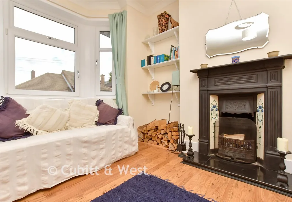 Internal Lifestyle Photograph - Carshalton Grove, Sutton, Surrey - Wards of Kent