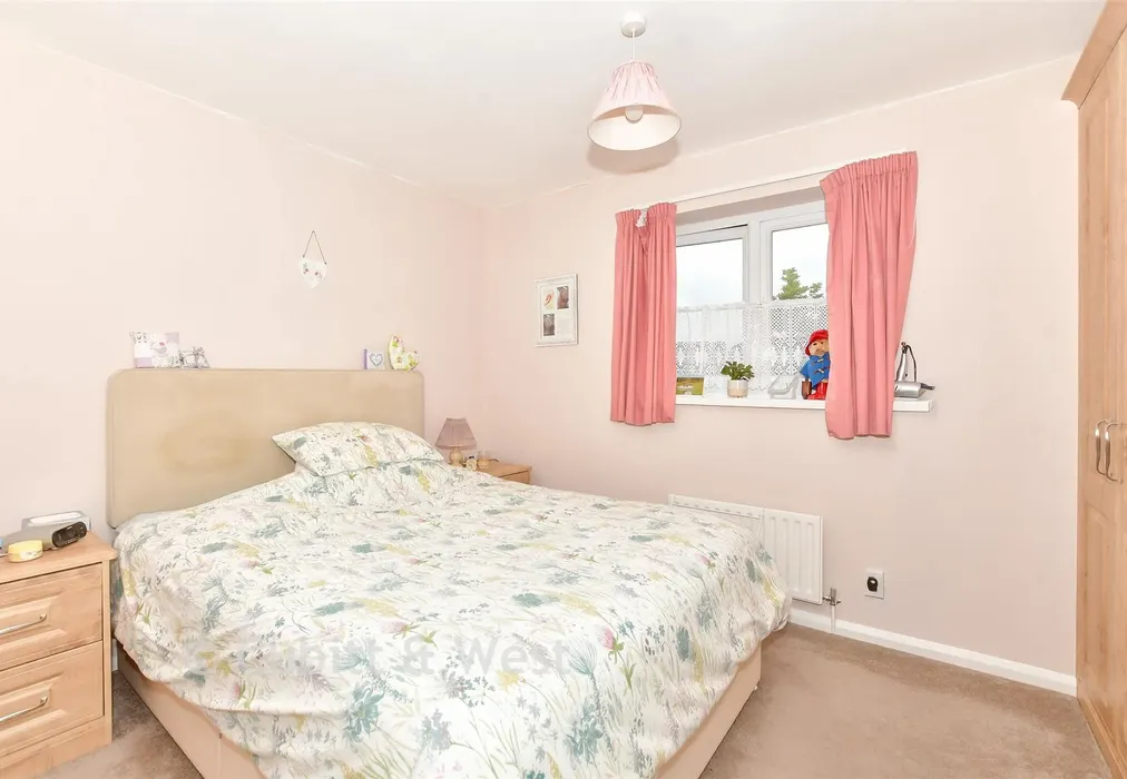 Bedroom 1 - The Smithy, Waterlooville, Hampshire - Wards of Kent