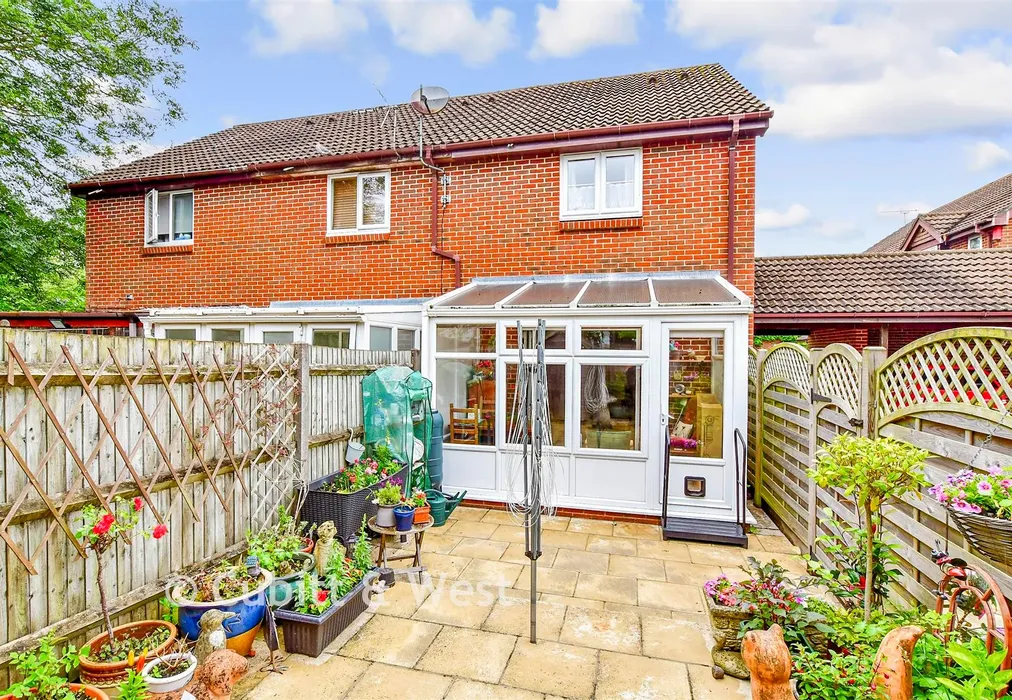 Rear Garden - The Smithy, Waterlooville, Hampshire - Wards of Kent