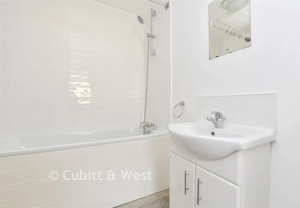 Bathroom - Birchanger Road, South Norwood - Wards of Kent