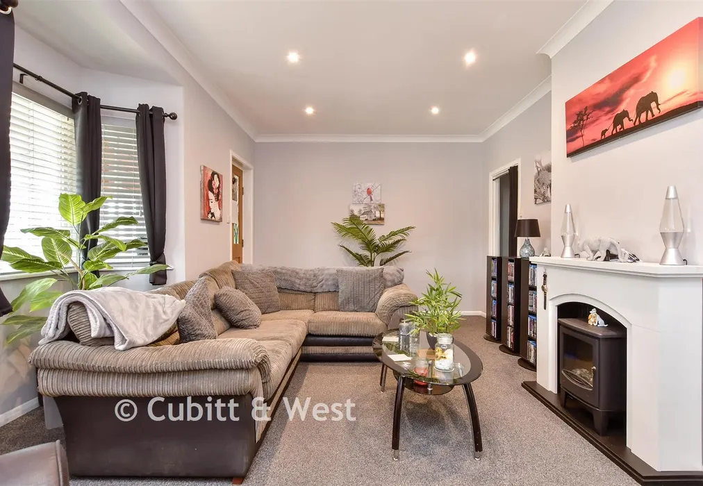 Lounge - Hoddern Avenue, Peacehaven, East Sussex - Wards of Kent