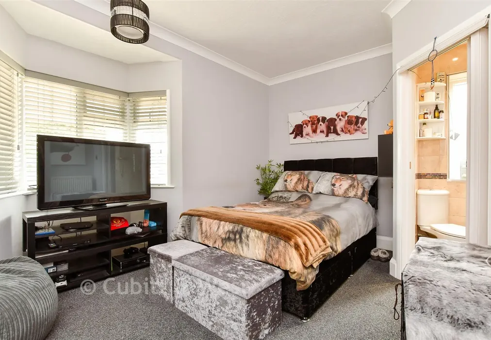 Bedroom 1 - Hoddern Avenue, Peacehaven, East Sussex - Wards of Kent
