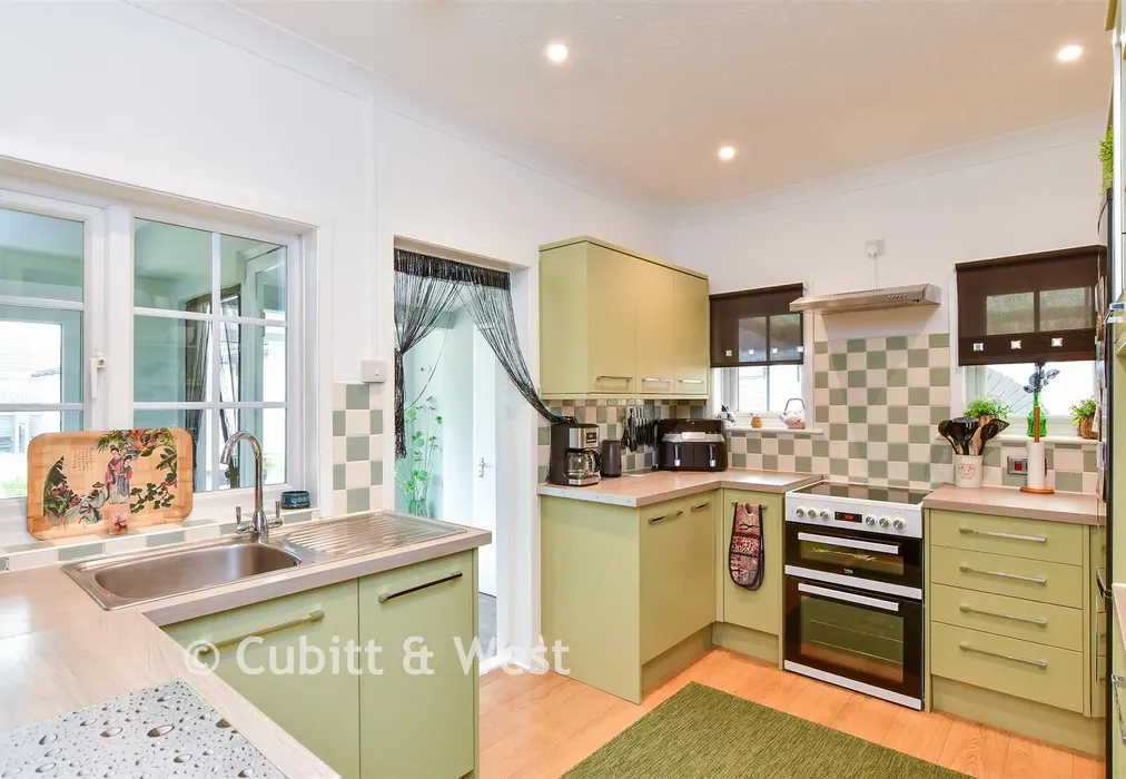 Kitchen - Hoddern Avenue, Peacehaven, East Sussex - Wards of Kent