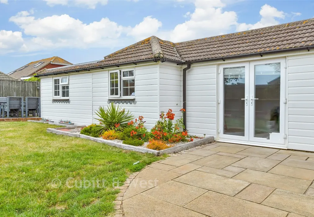 Workshop/Outbuildings - Hoddern Avenue, Peacehaven, East Sussex - Wards of Kent