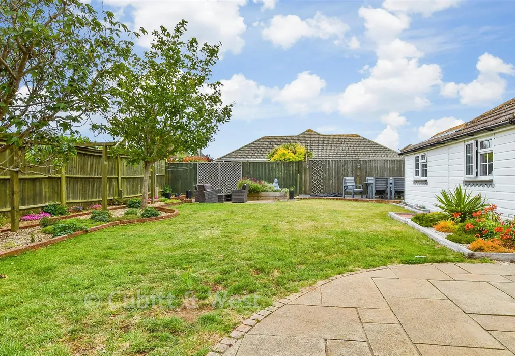 Rear Garden - Hoddern Avenue, Peacehaven, East Sussex - Wards of Kent
