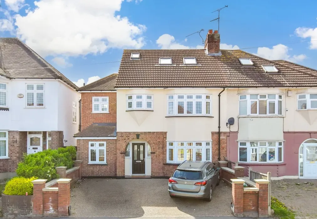  - Gubbins Lane Romford RM3 - Wards of Kent