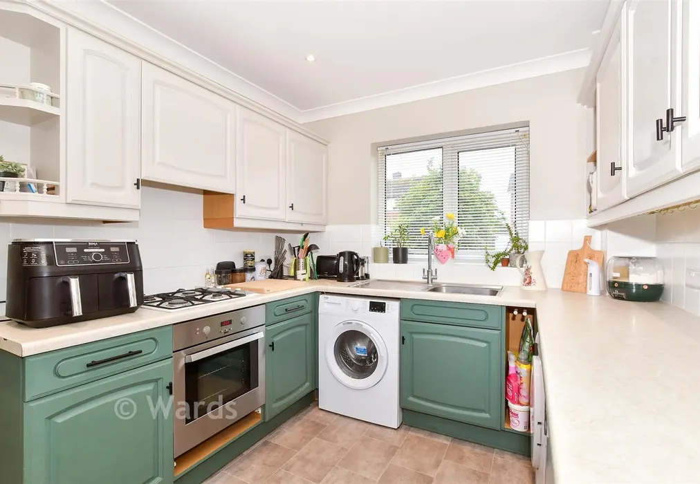 Kitchen - Pembroke Road, Coxheath, Maidstone, Kent - Wards of Kent