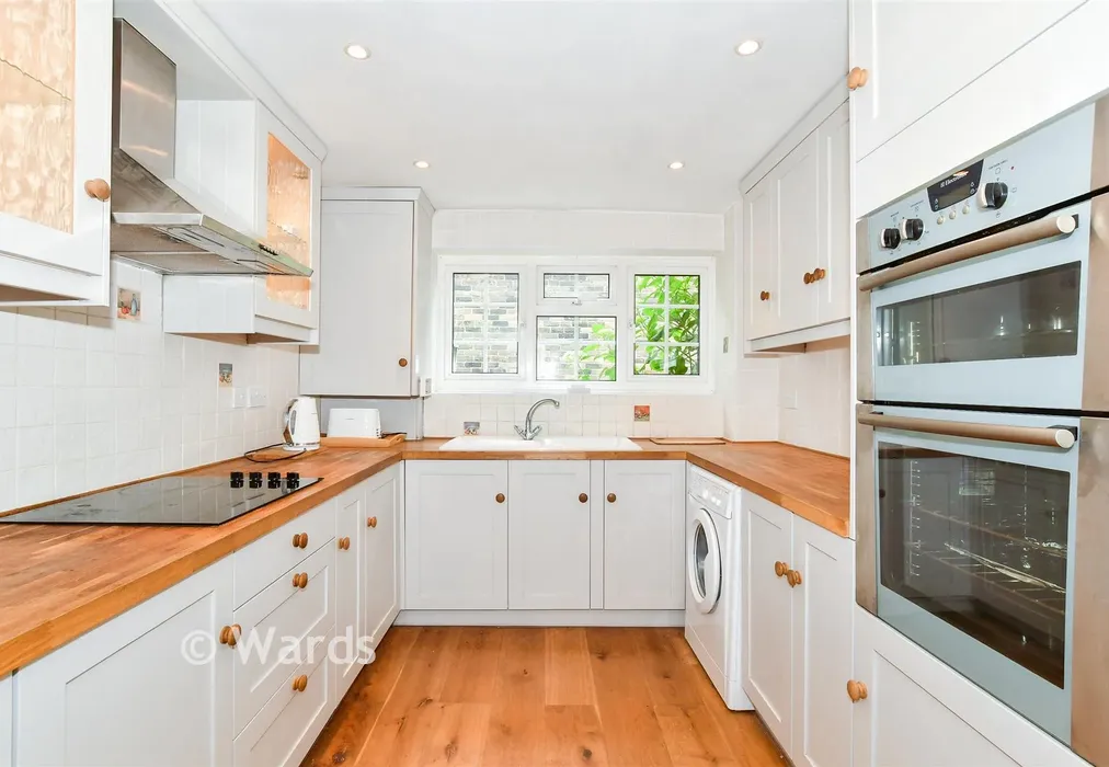Kitchen - Georgian Drive, Coxheath, Maidstone, Kent - Wards of Kent