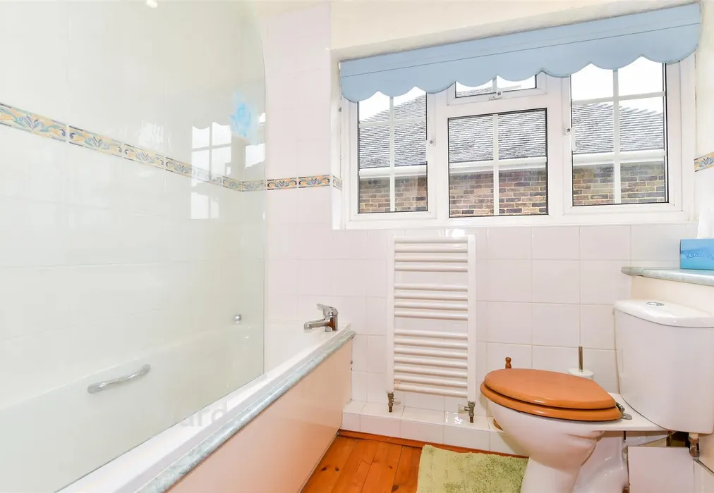 Bathroom - Georgian Drive, Coxheath, Maidstone, Kent - Wards of Kent