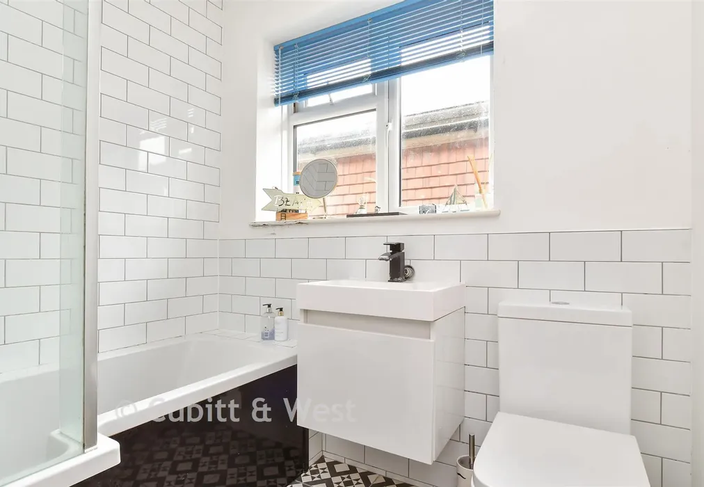 Bathroom - Longridge Avenue, Saltdean, Brighton, East Sussex - Wards of Kent