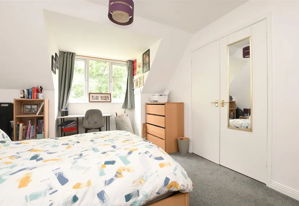 Bedroom 2 - Green Lane, Redhill, Surrey - Wards of Kent