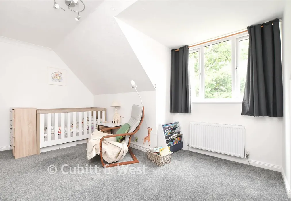 Bedroom 1 - Green Lane, Redhill, Surrey - Wards of Kent