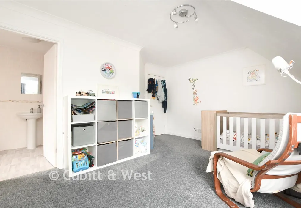 Bedroom 1 - Green Lane, Redhill, Surrey - Wards of Kent