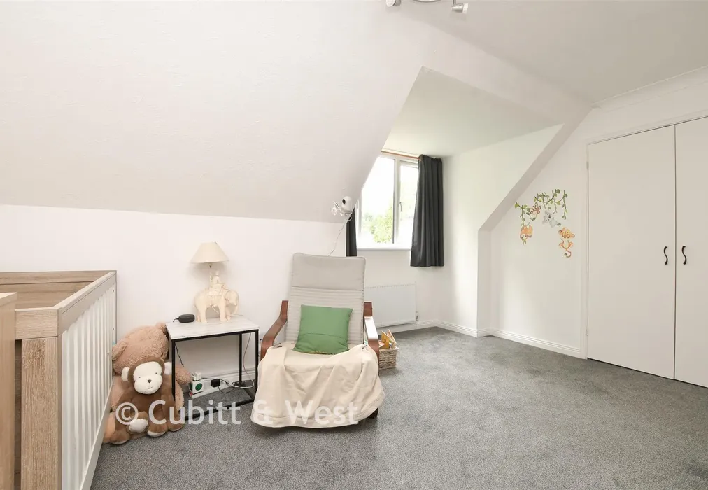 Bedroom 1 - Green Lane, Redhill, Surrey - Wards of Kent