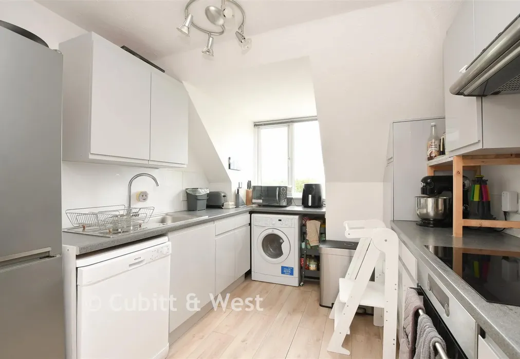 Kitchen - Green Lane, Redhill, Surrey - Wards of Kent