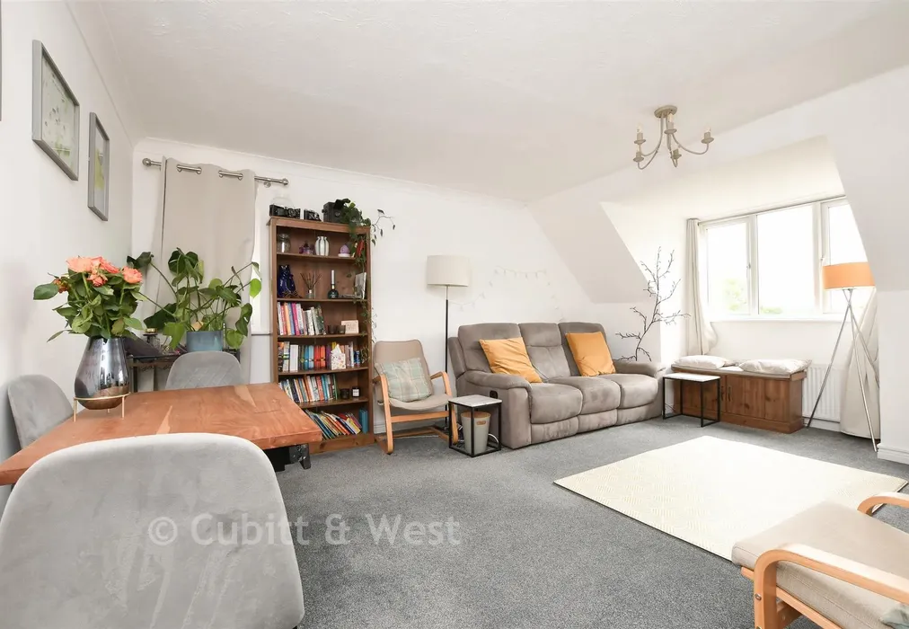Living/Dining Room - Green Lane, Redhill, Surrey - Wards of Kent