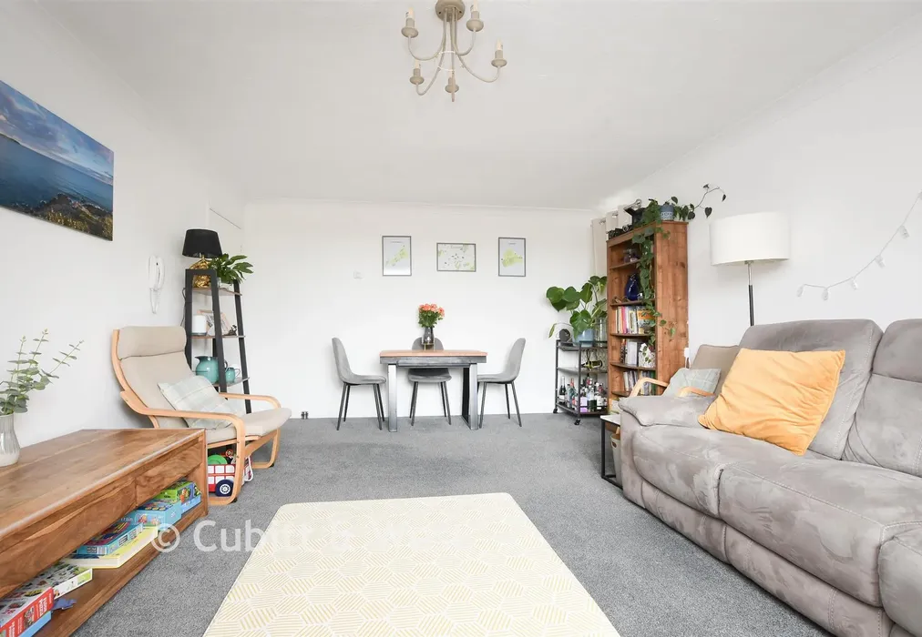 Living/Dining Room - Green Lane, Redhill, Surrey - Wards of Kent