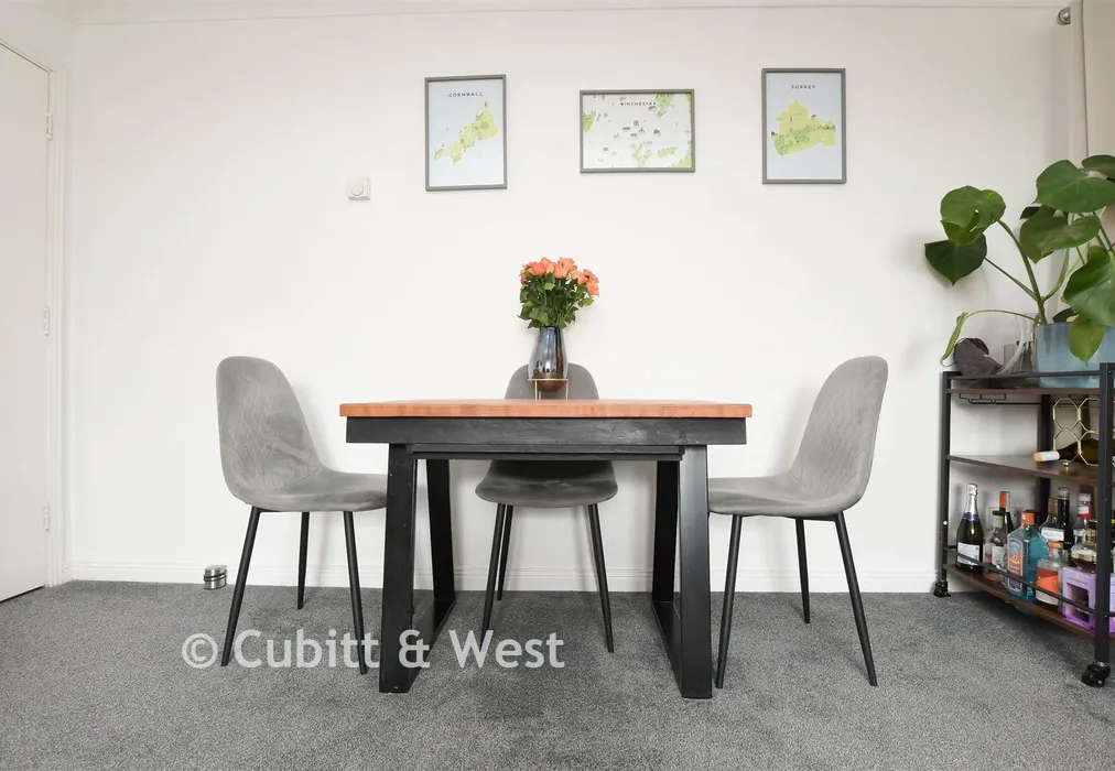 Internal Lifestyle Photograph - Green Lane, Redhill, Surrey - Wards of Kent