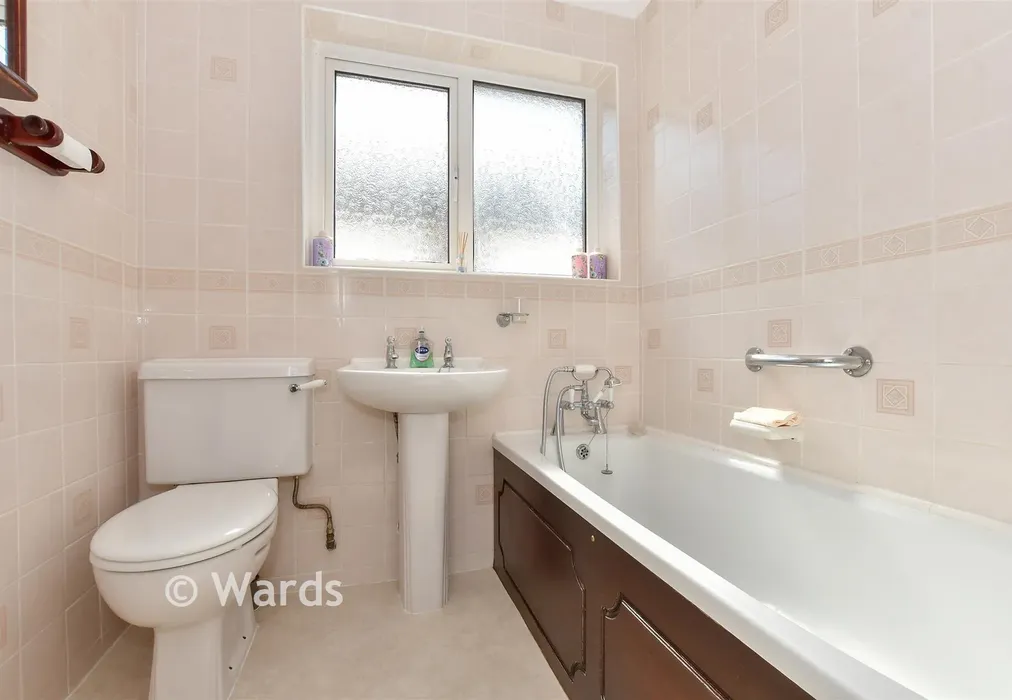 Bathroom - Maydowns Road, Chestfield, Whitstable, Kent - Wards of Kent