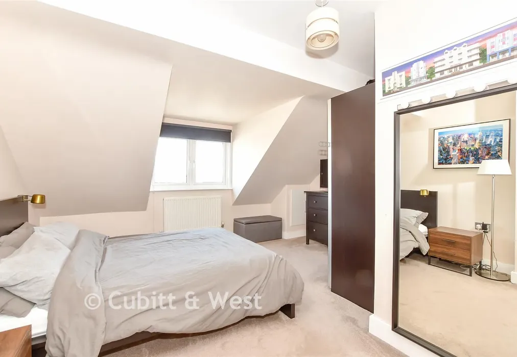 Bedroom 1 - Henderson Road, Southsea, Hampshire - Wards of Kent