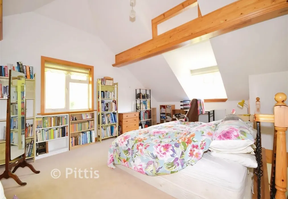 Bedroom 1 - Morton Old Road, Brading, Isle of Wight - Wards of Kent