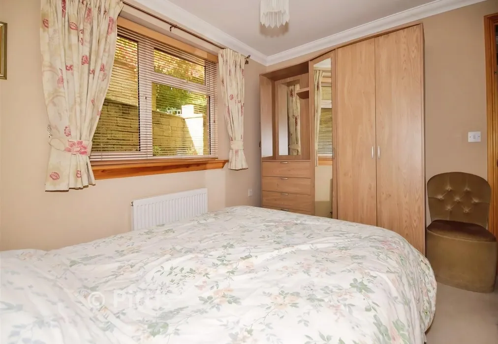 Bedroom 2 - Morton Old Road, Brading, Isle of Wight - Wards of Kent