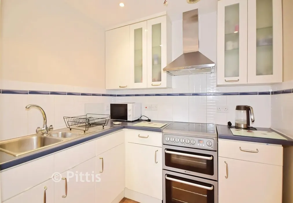 Kitchen - Morton Old Road, Brading, Isle of Wight - Wards of Kent