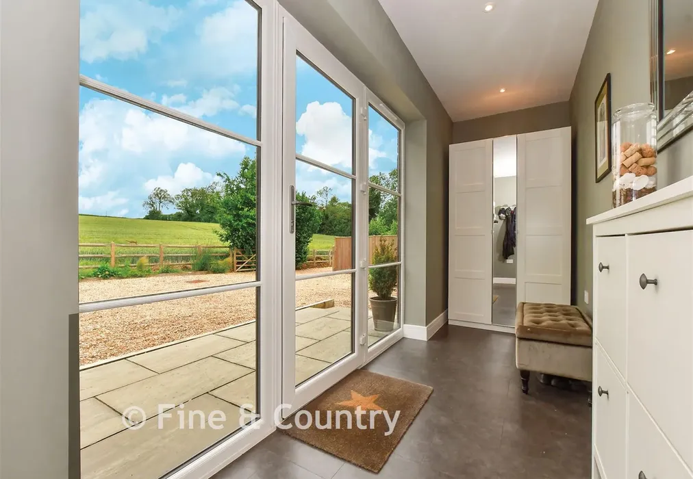 Entrance Hall - Westcourt Lane, Shepherdswell, Dover, Kent - Wards of Kent