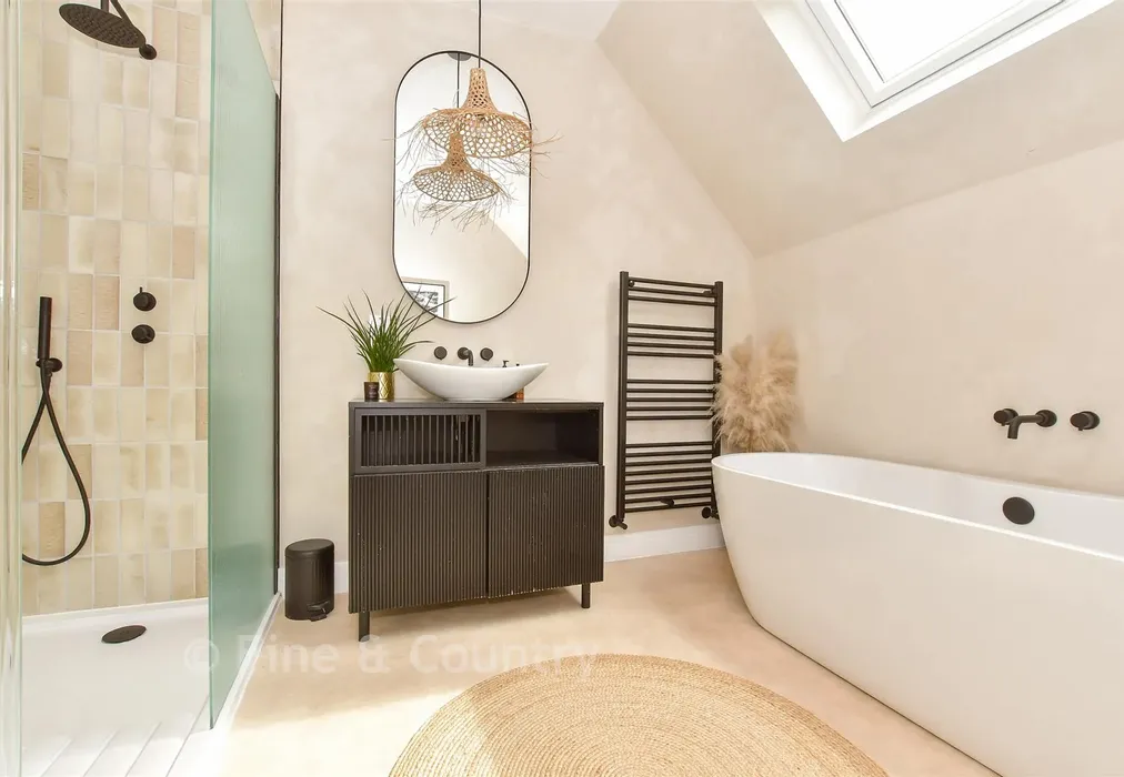 Bathroom - Westcourt Lane, Shepherdswell, Dover, Kent - Wards of Kent